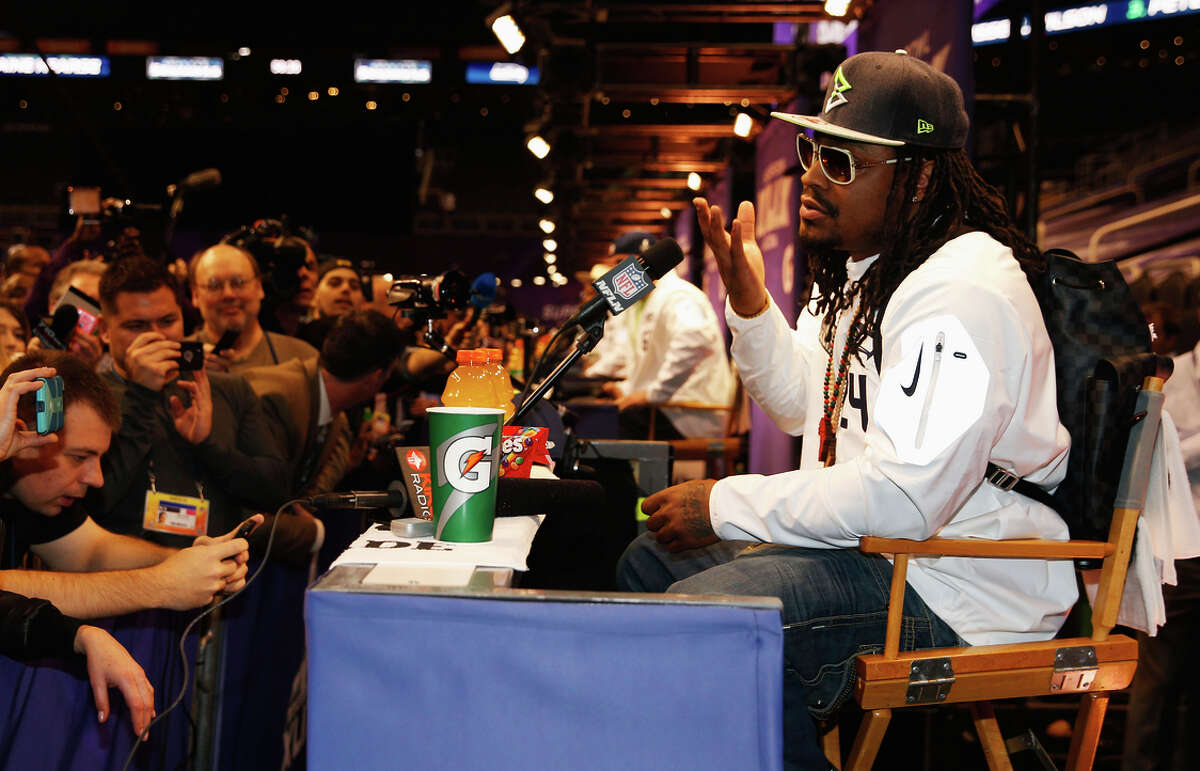 Seahawks' Marshawn Lynch again fulfills media obligation in his