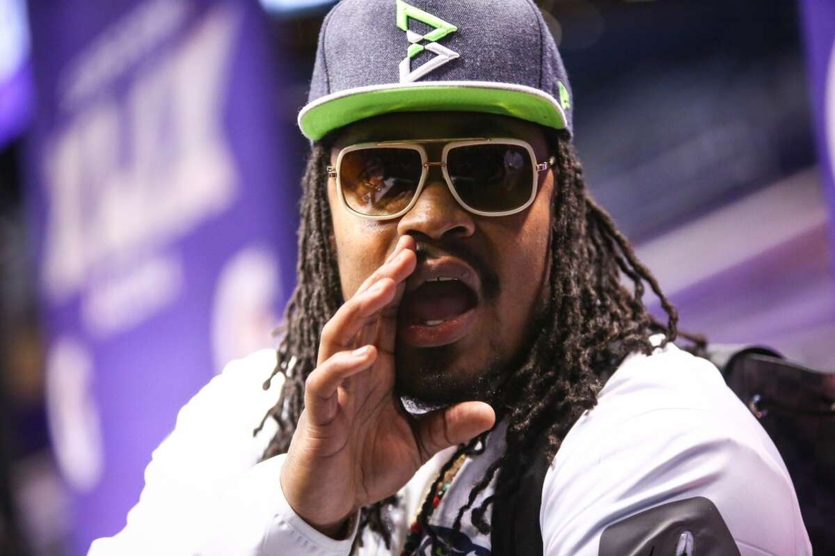Seahawks Marshawn Lynch Seeks Trademark On I M Just Here So I Don T Get Fined