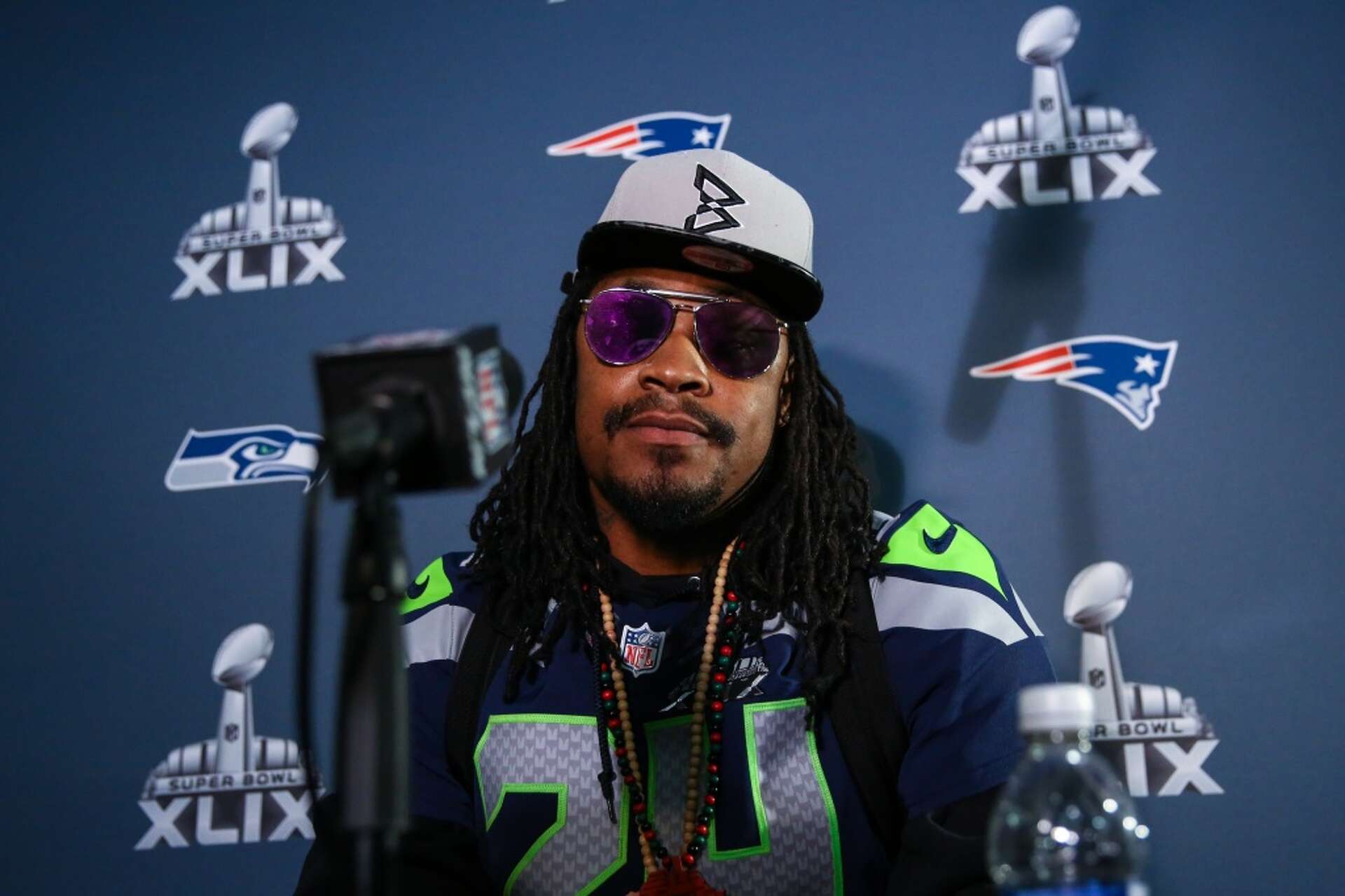 Marshawn Lynch clams up, blows chance to shine