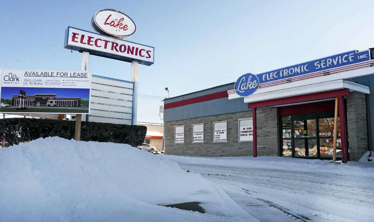 Retail coming to vacant Barnes & Noble, Lake Electronics sites in Colonie