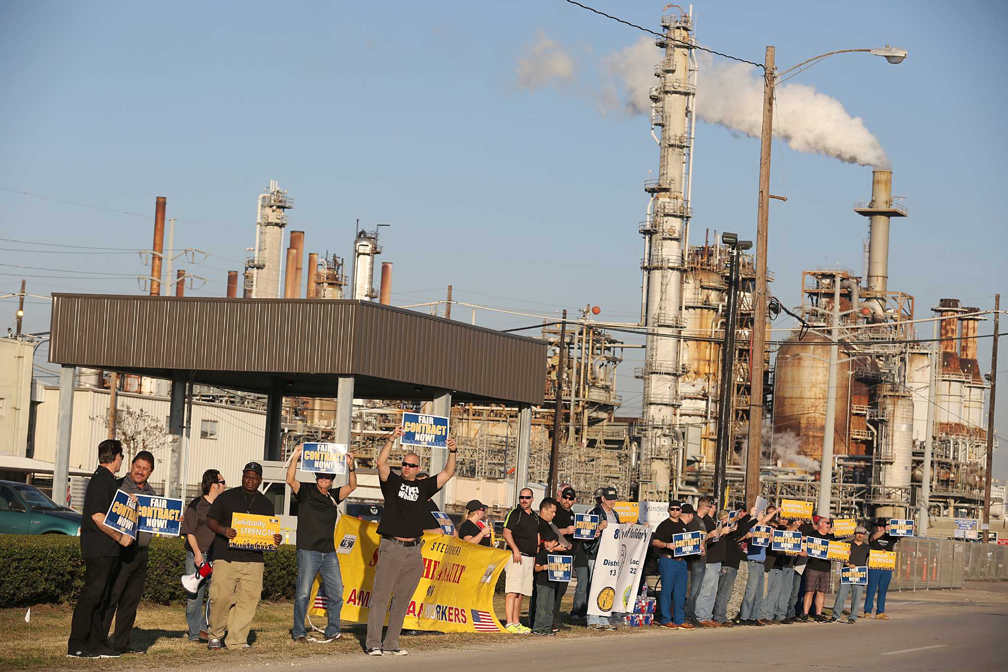 Union workers at Shell Deer Park site go on strike