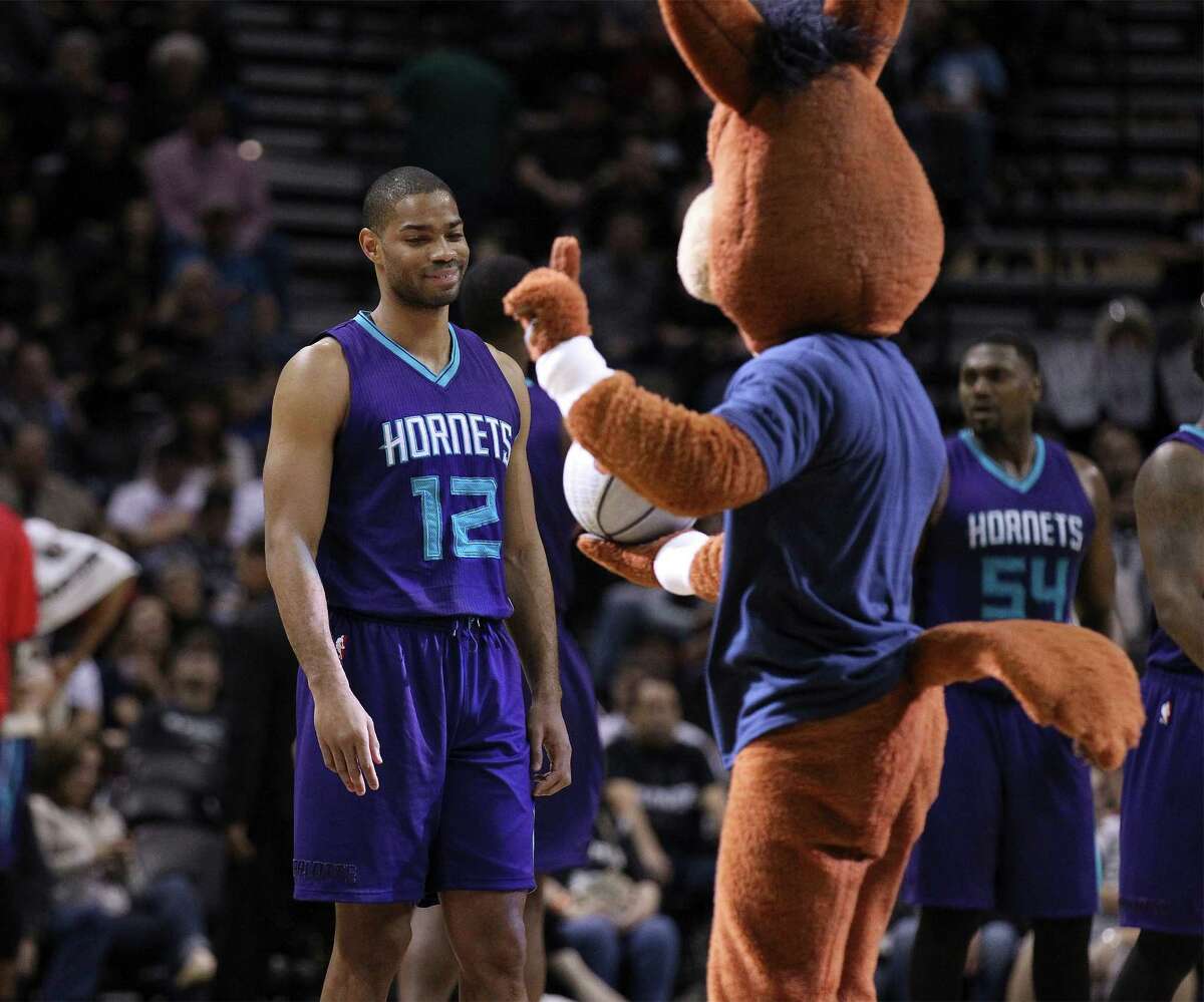 Spurs Coyote tries to encourage former Spur and Charlotte Hornets' Gary Neal to take a shot at mid court.