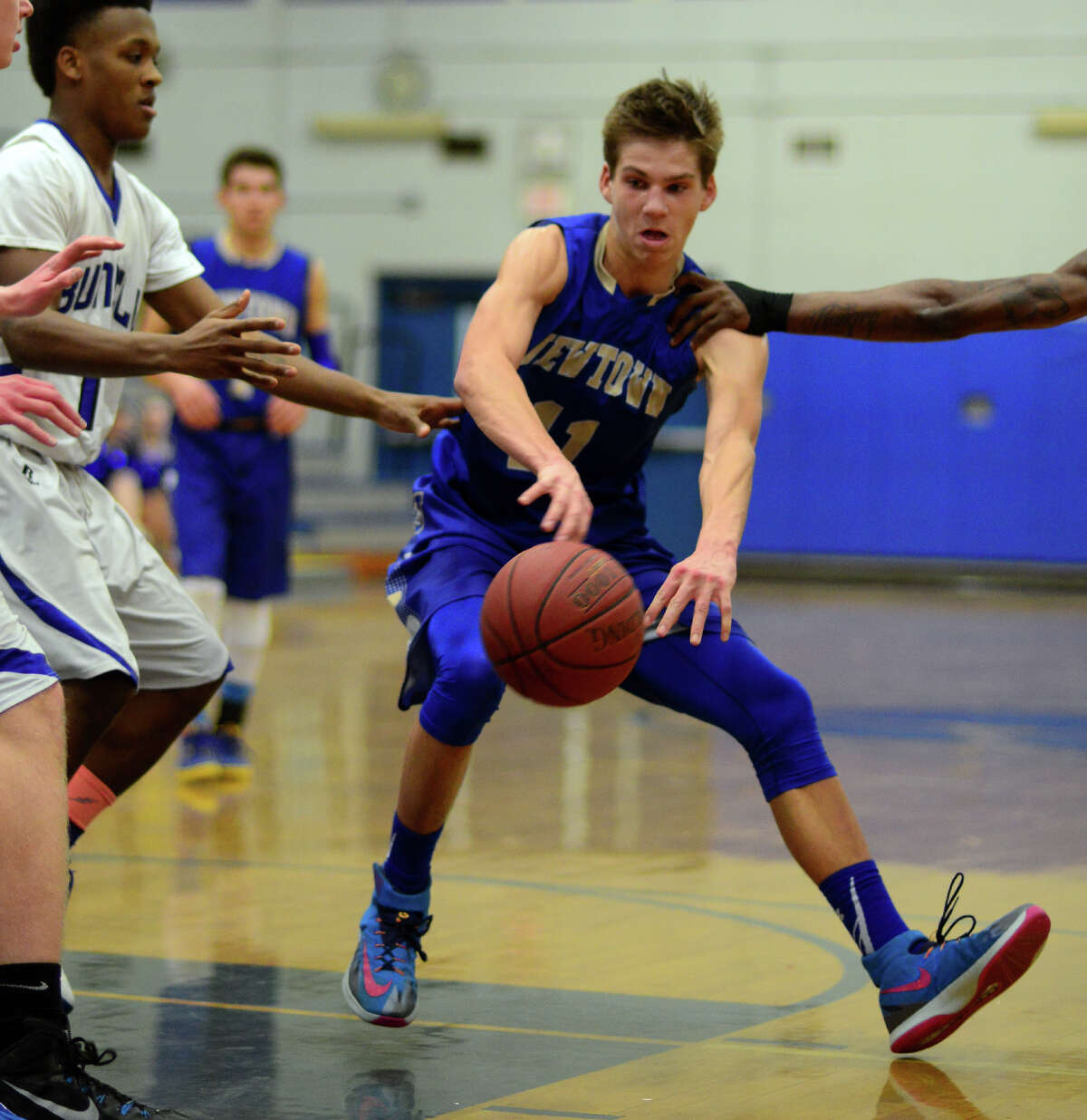 Bunnell tops Newtown in boys basketball