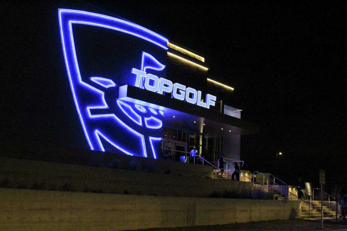 Danny Green, Spurs players tee up during opening night at Topgolf