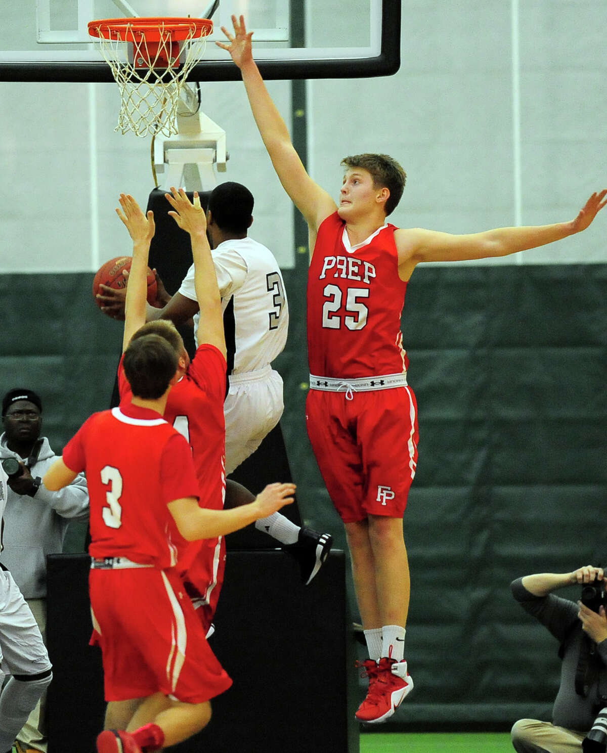 Fairfield Prep tops Hillhouse for 43rd straight regularseason win