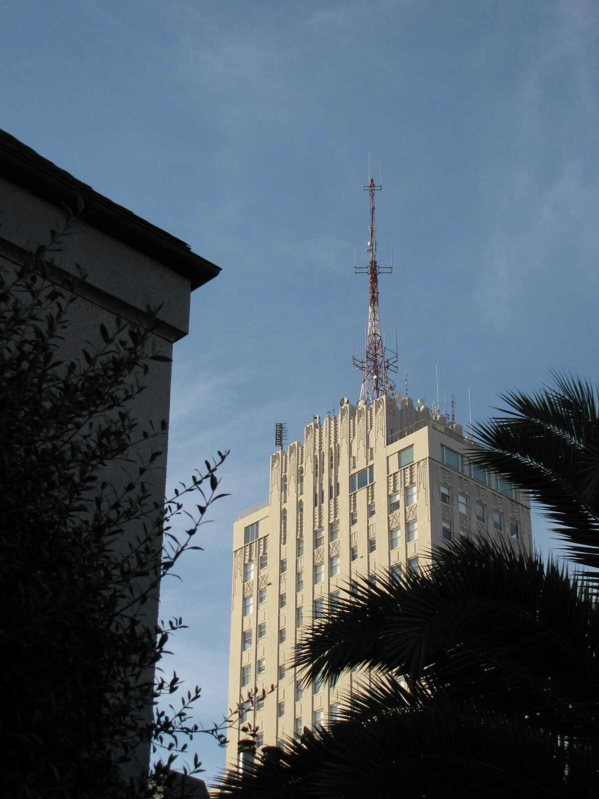 Art Deco relic on Nob Hill remains the peak of chic