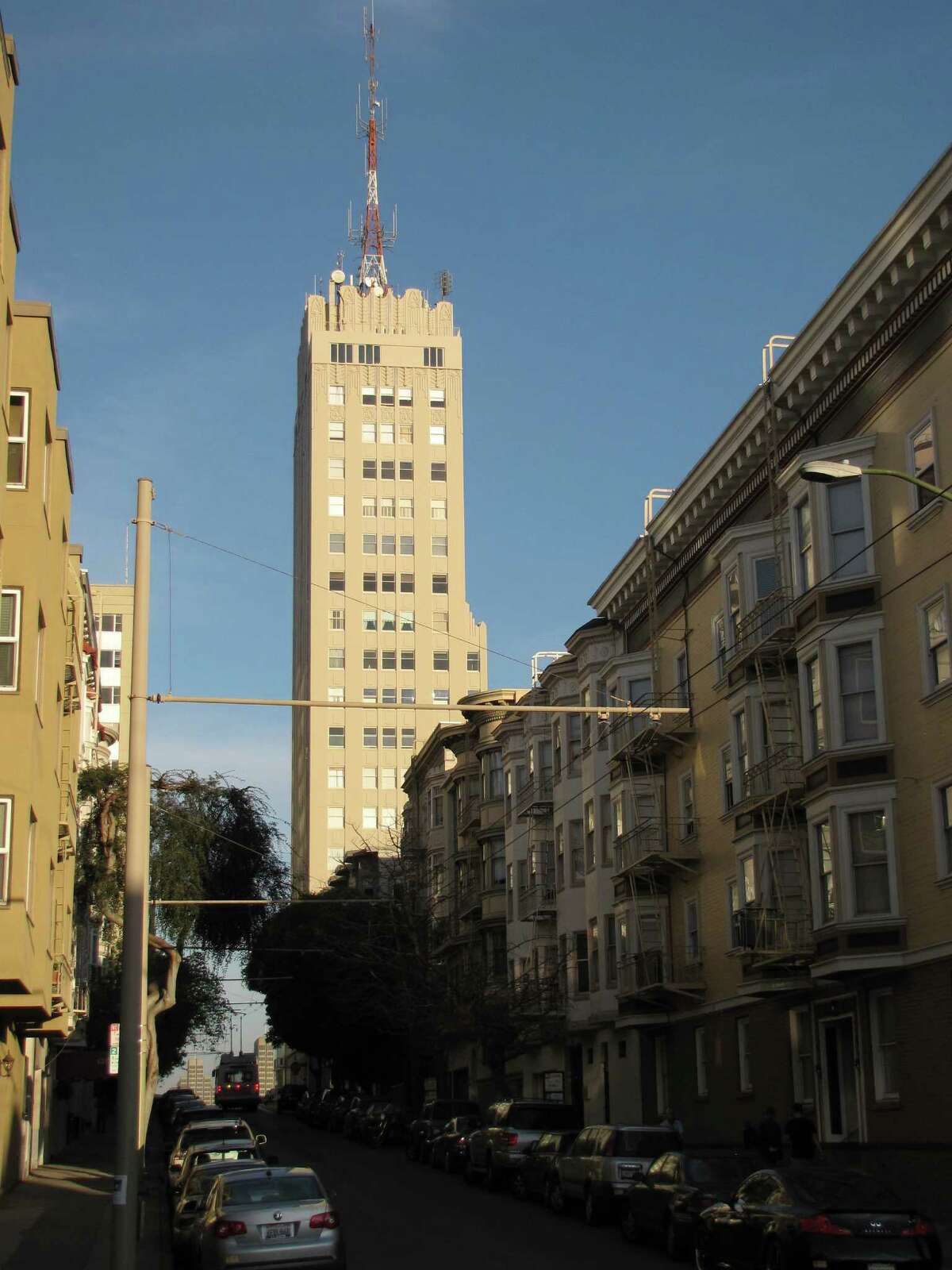 Art Deco relic on Nob Hill remains the peak of chic