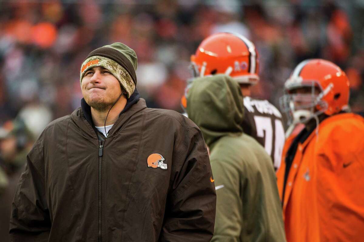 Browns' Coach Plans to Choose Between Manziel and Hoyer Early Next Week -  The New York Times