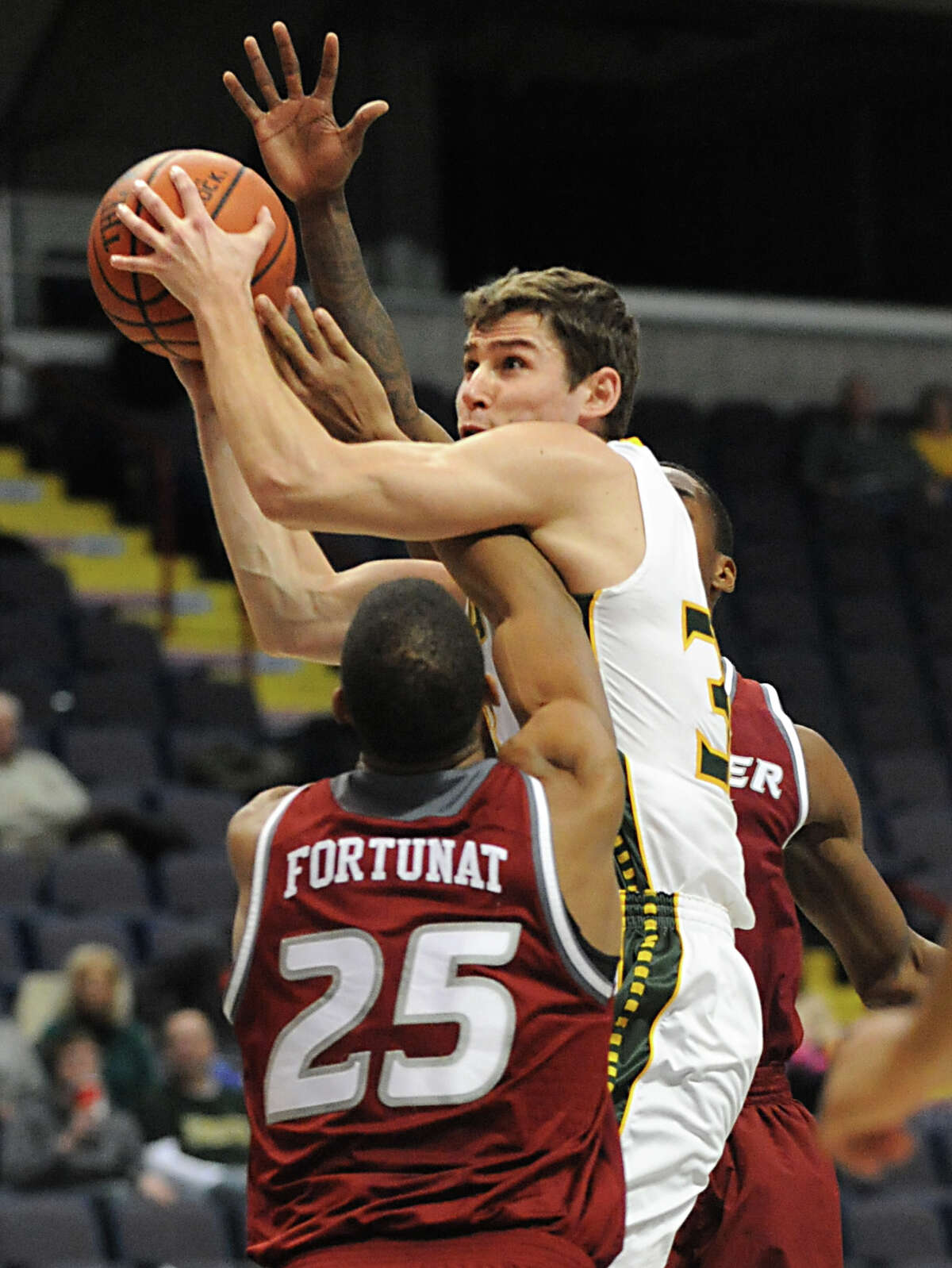 Saints take on leading Gaels