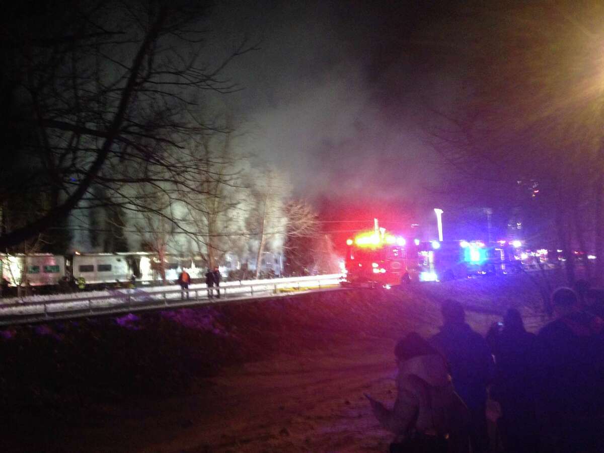6 reported dead in Valhalla MetroNorth crash
