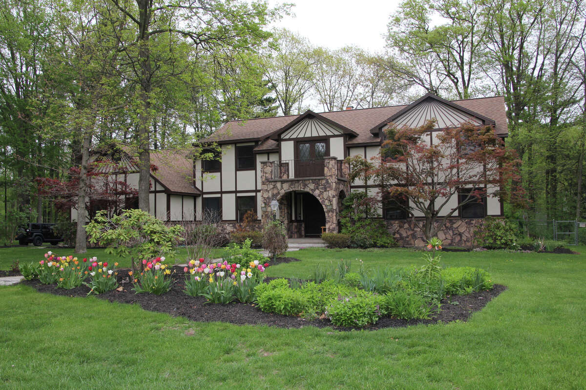 House of the Week Colonial in Niskayuna