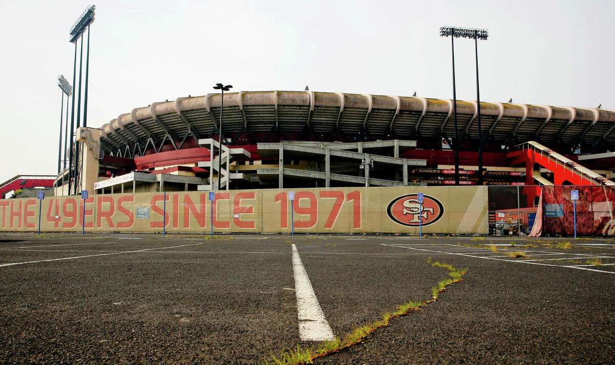 Last team at Candlestick Park is bent on demolition