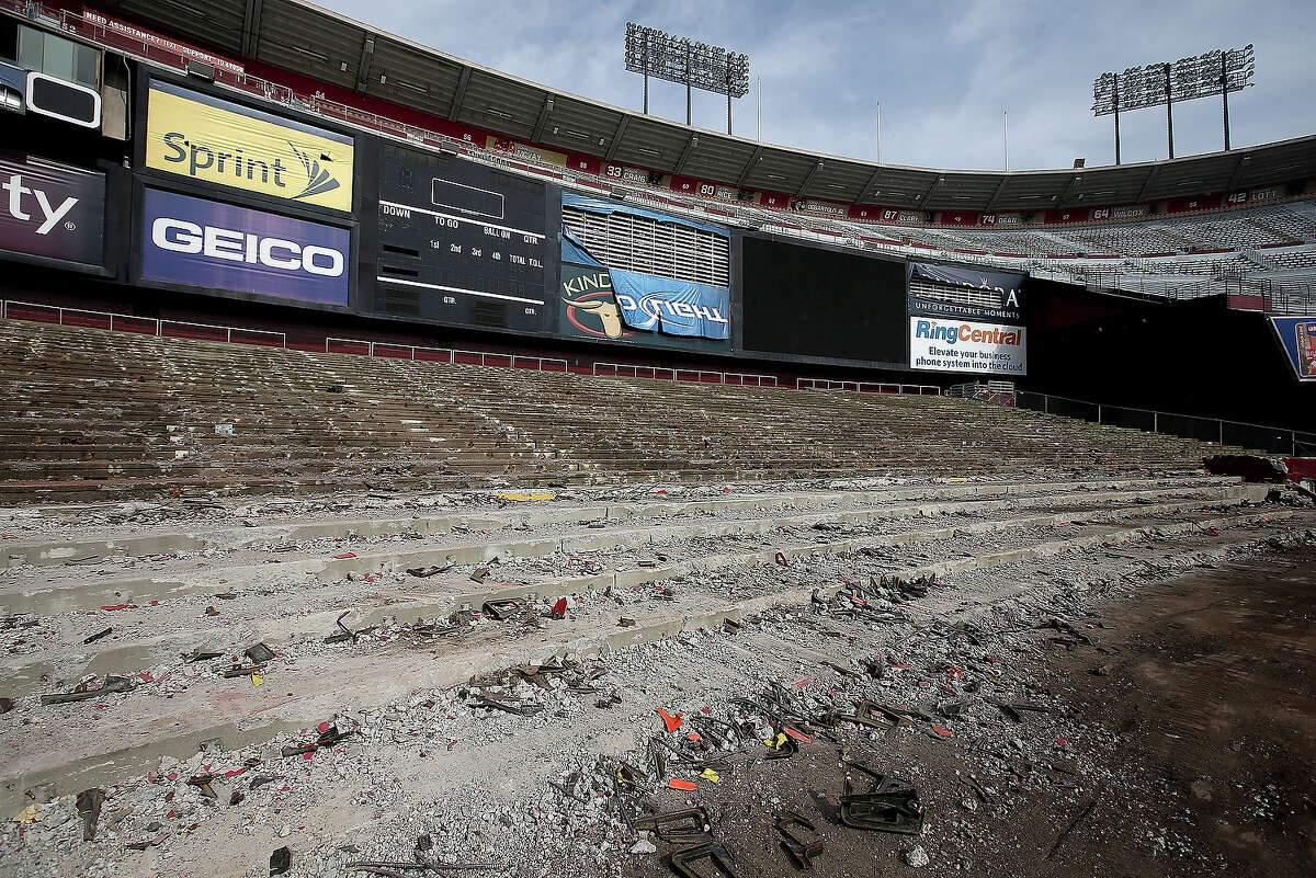 Last team at Candlestick Park is bent on demolition