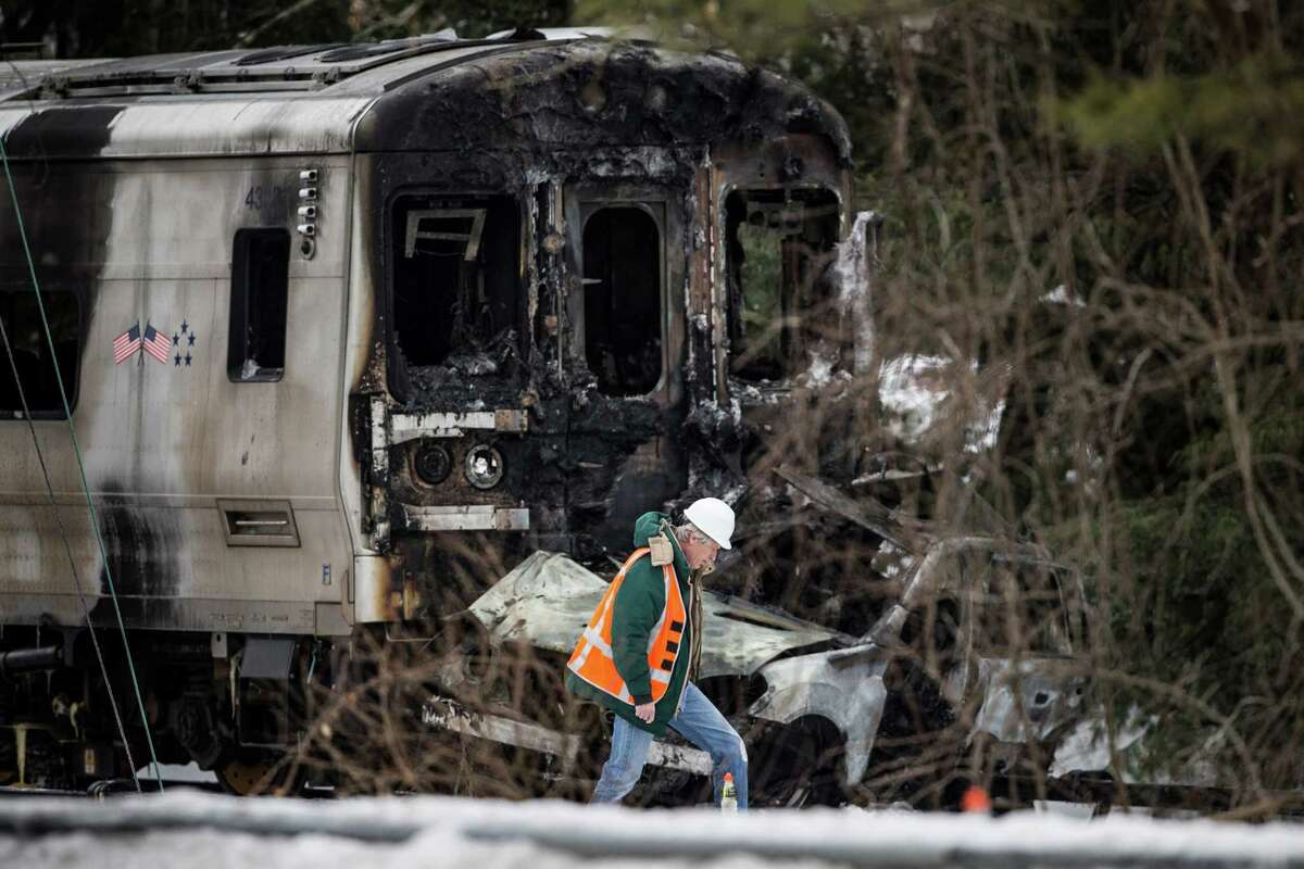 Probe into fatal train crash begins