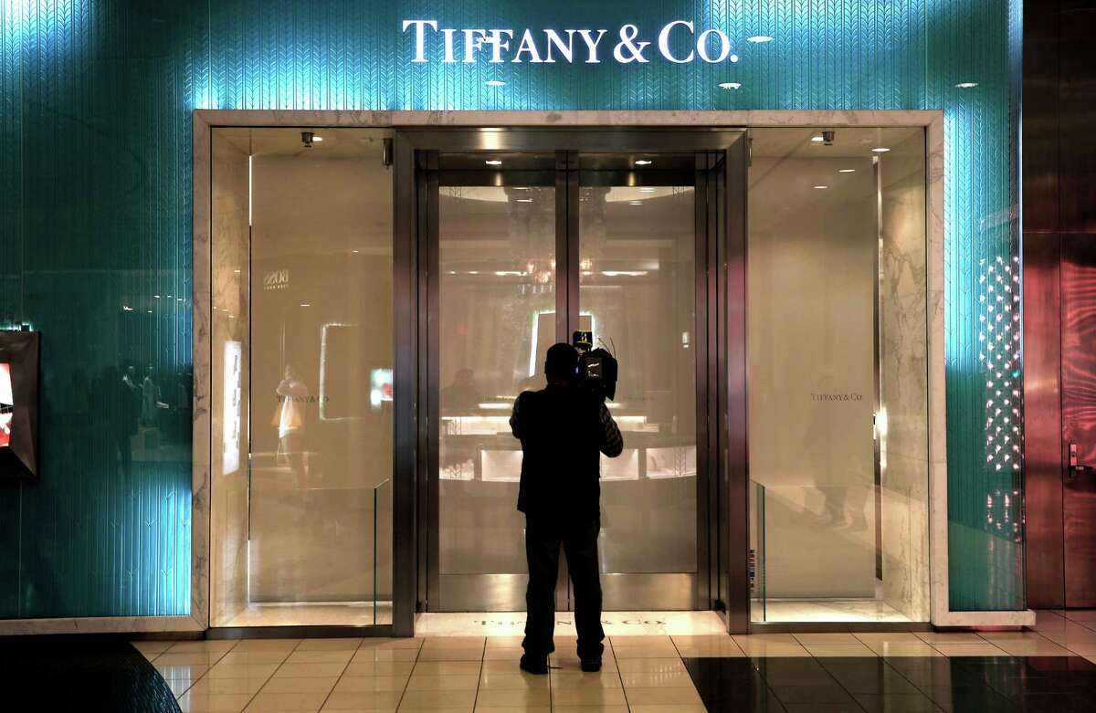 Jewel robbers hit Tiffany in San Francisco mall