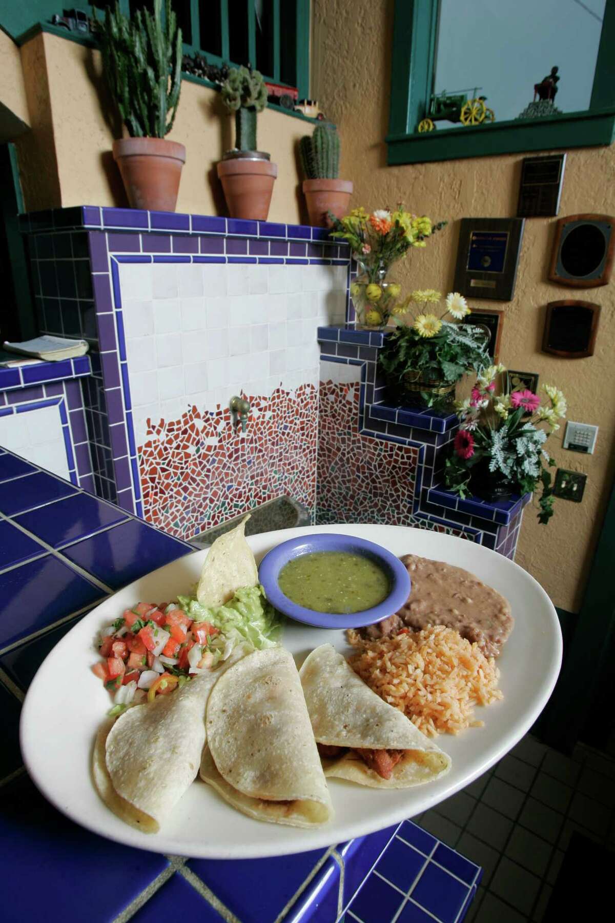 10 OF HOUSTON S OLDEST BARS AND RESTAURANTS visual data 4