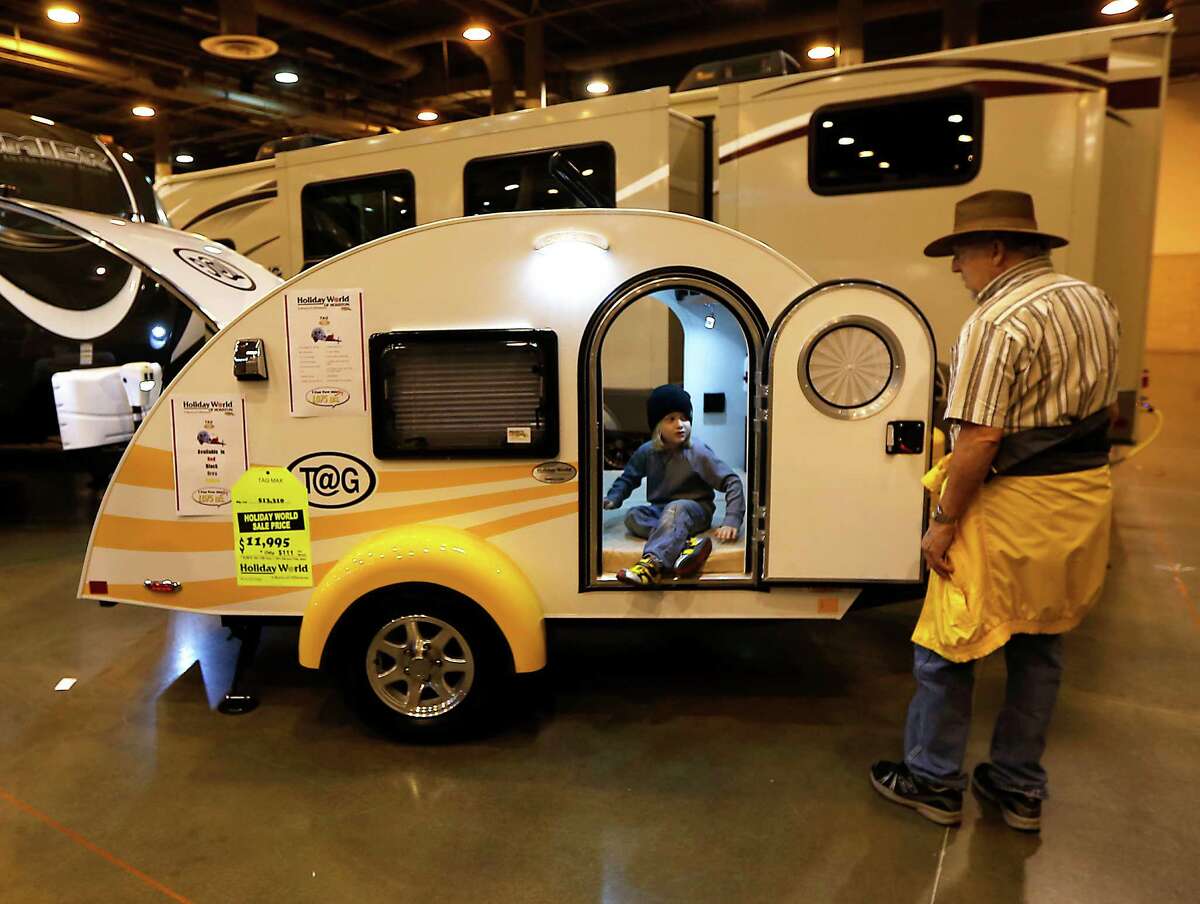 Expo has fans of RVs dreaming of the open road