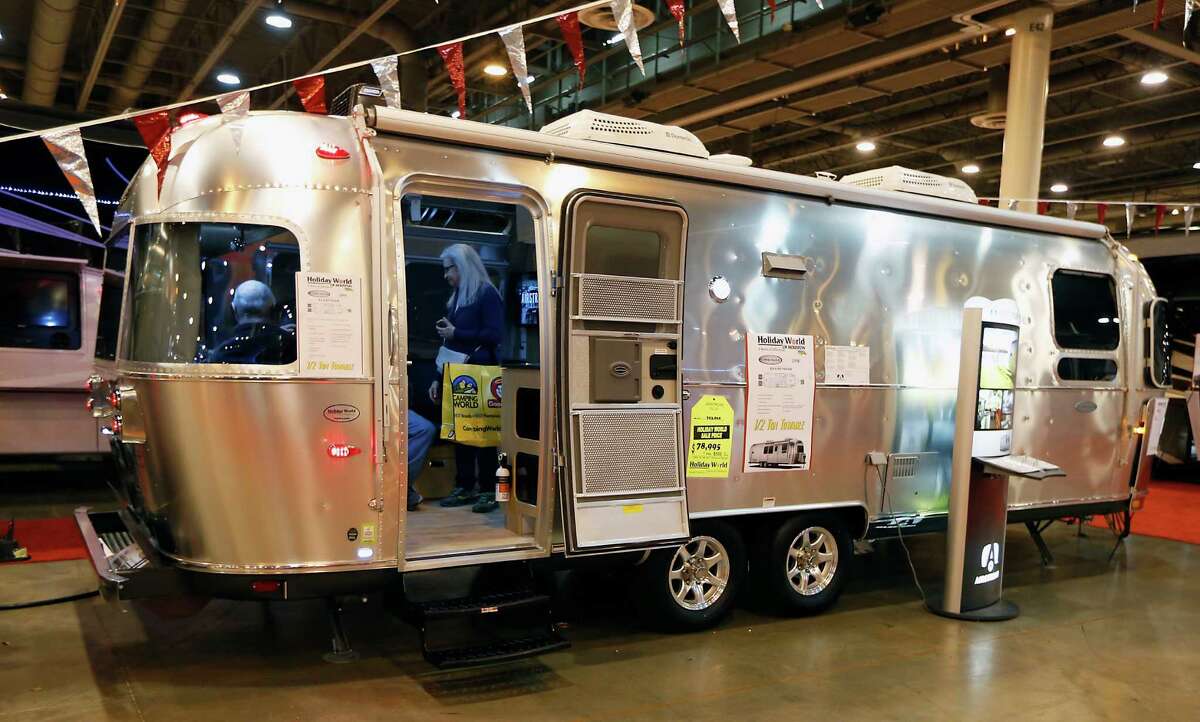 Expo has fans of RVs dreaming of the open road