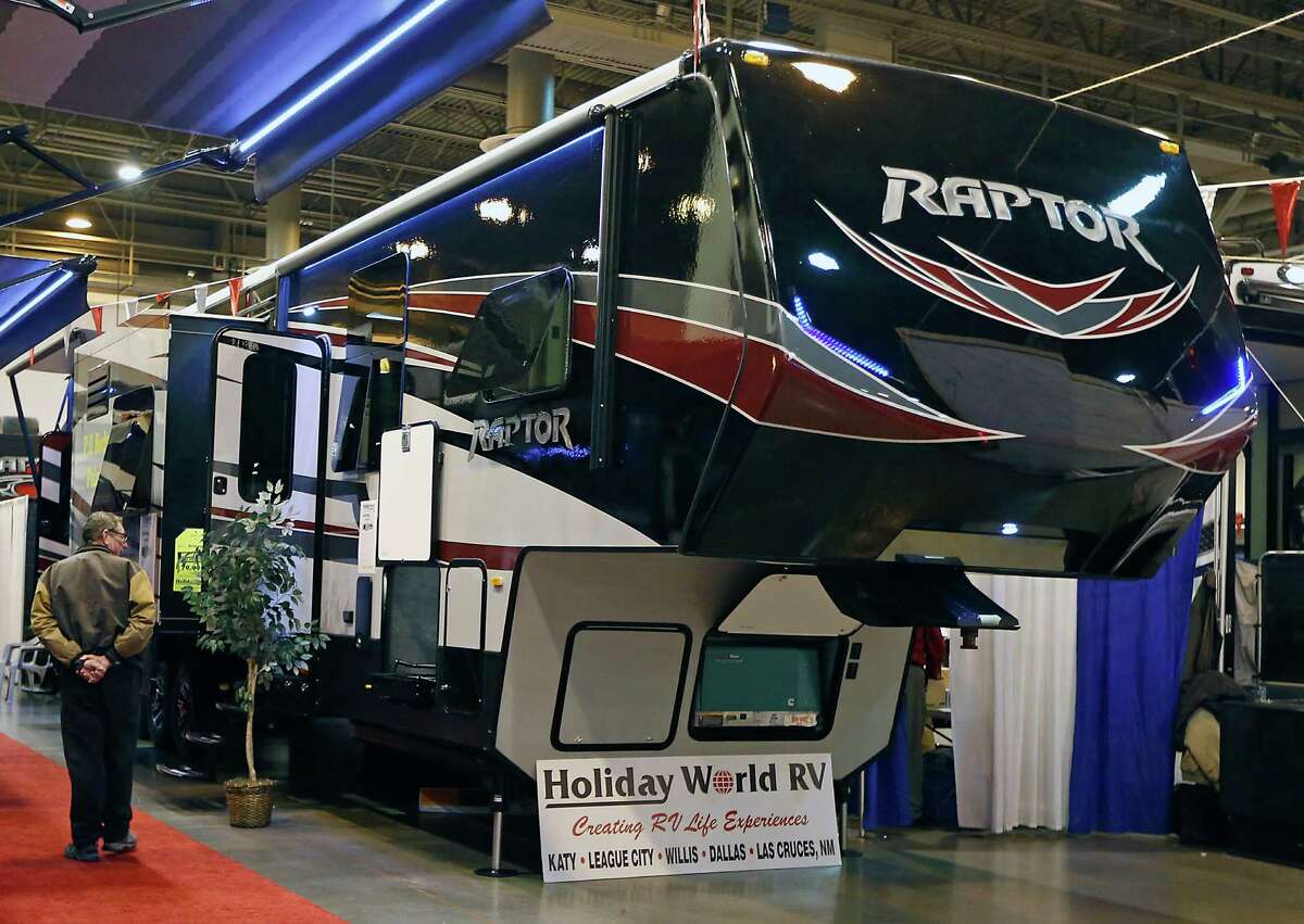 Expo has fans of RVs dreaming of the open road