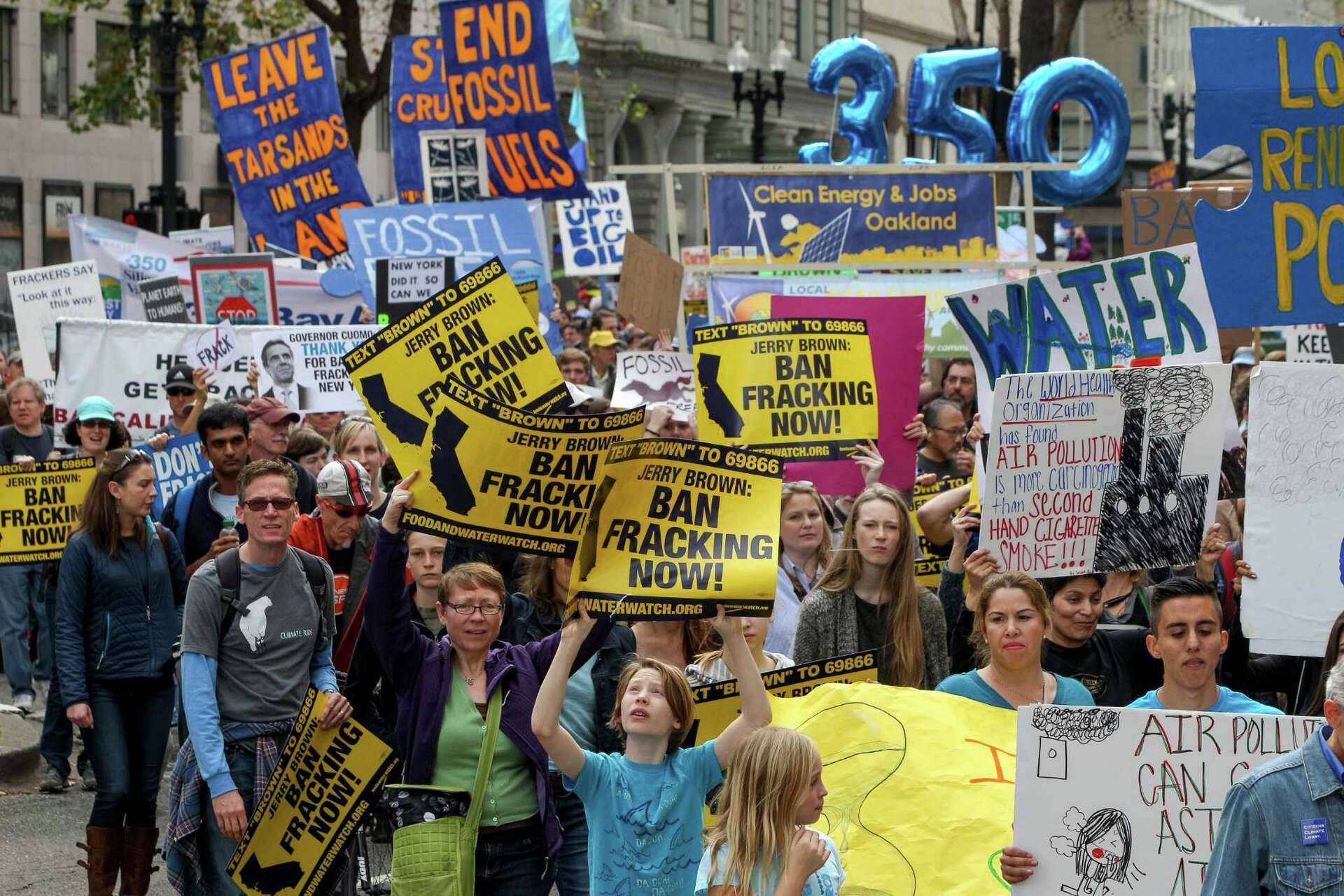 Protesters march in Oakland, push for Jerry Brown to ban fracking