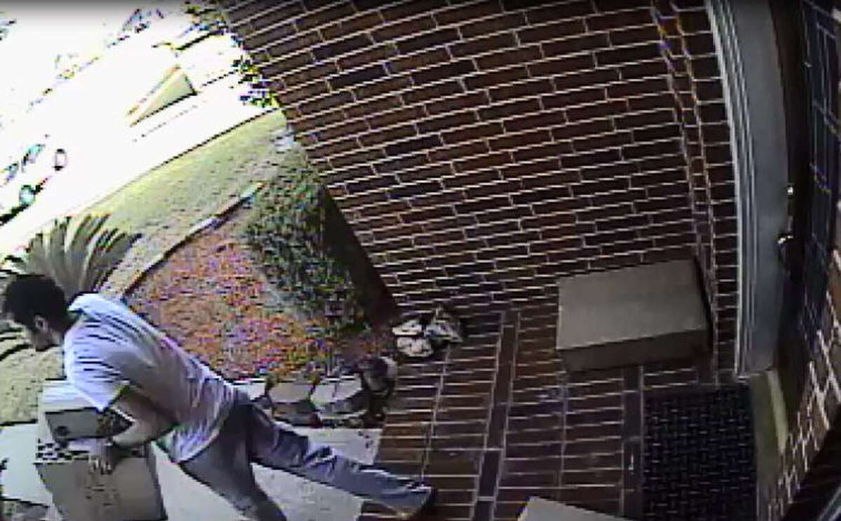 Alleged Sugar Land package thief caught on tape