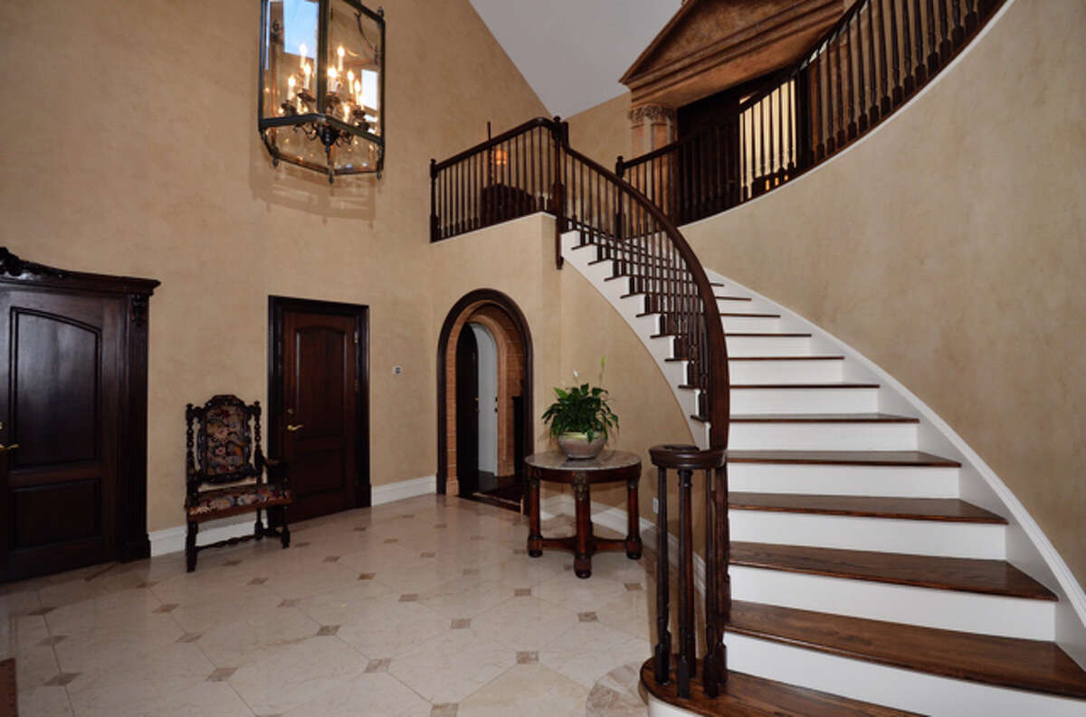 On the market Michael Bolton's mansion in harmony with Mediterranean