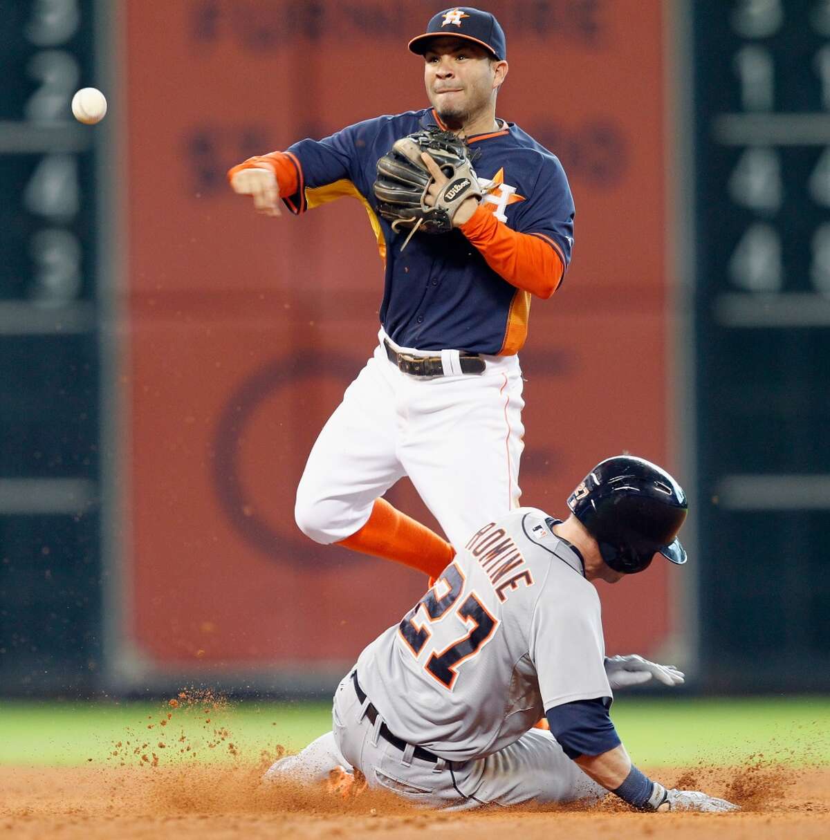 Astros' Jose Altuve voted Sporting News Player of the Year