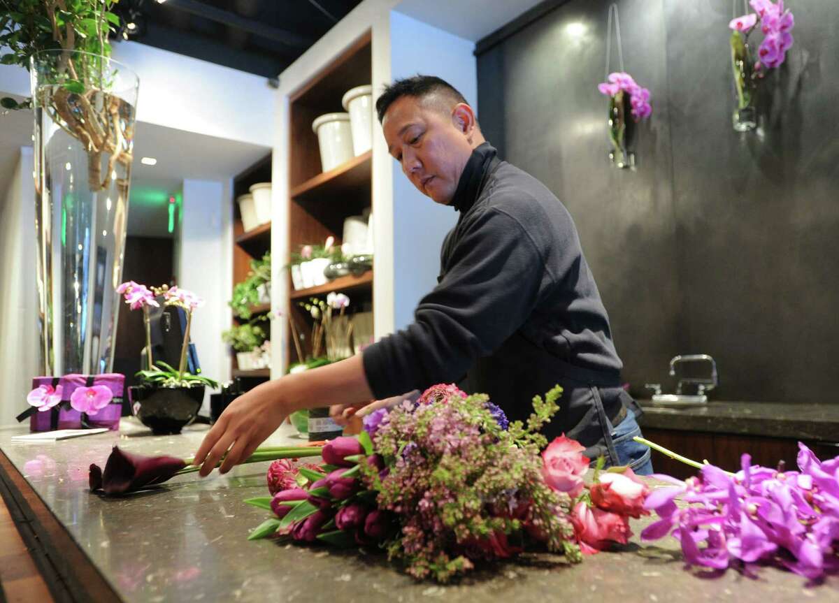 With arrival of Valentine's Day 2015, florists find continued favor