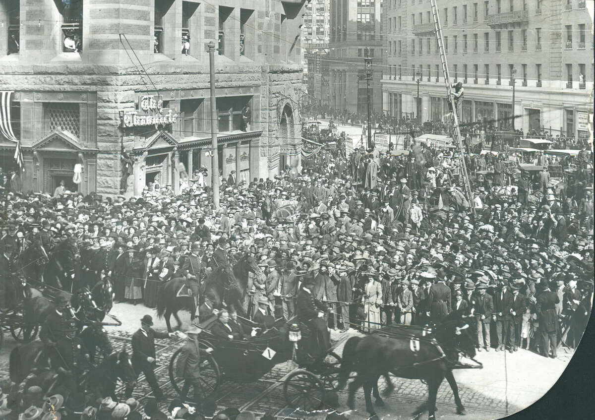 President Taft passes the old Chronicle building during a parade in San Francisco in 1911. He was in town for ground- breaking ceremonies for the Panama-Pacific International Exposition.