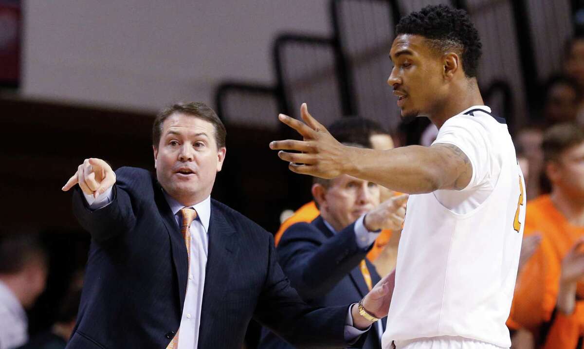 Oklahoma State head coach Travis Ford talks with forward Le’Bryan Nash during the game against Texas Tech in Stillwater, Okla., on Jan. 22, 2015. Oklahoma State won 63-43.