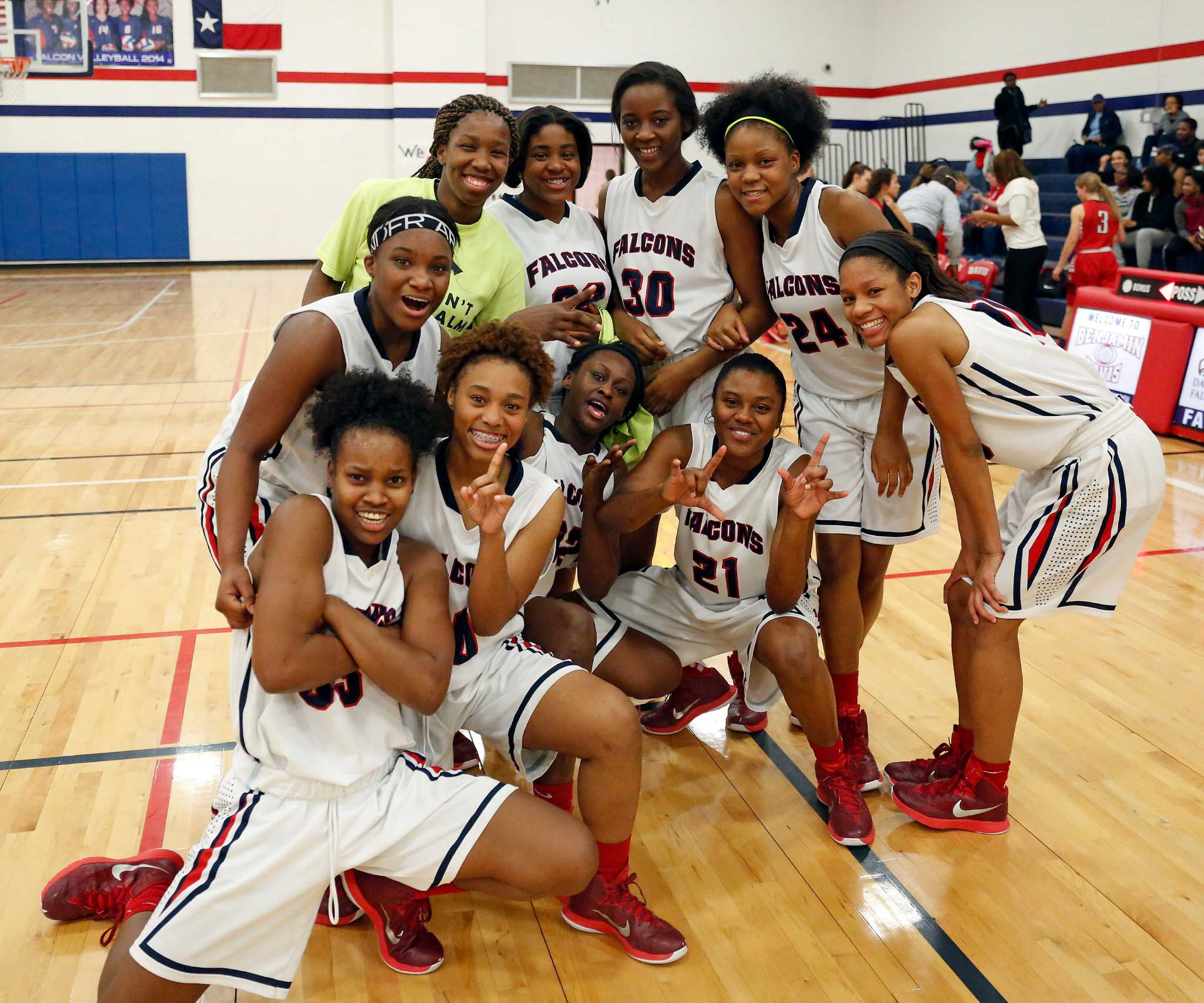 Aldine Davis knocks off Memorial to secure No. 1 playoff seed