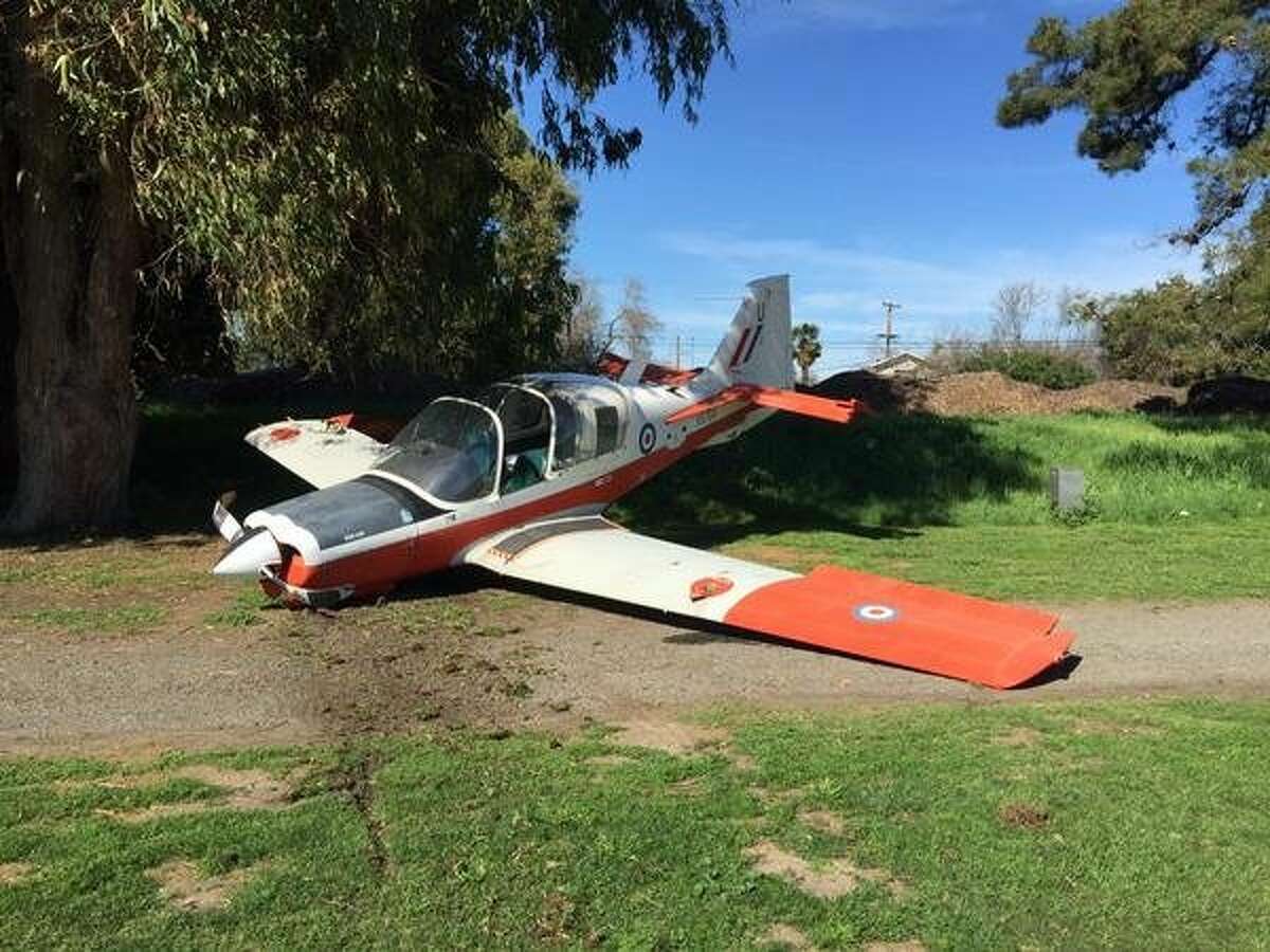 Plane makes emergency landing on Hayward golf course