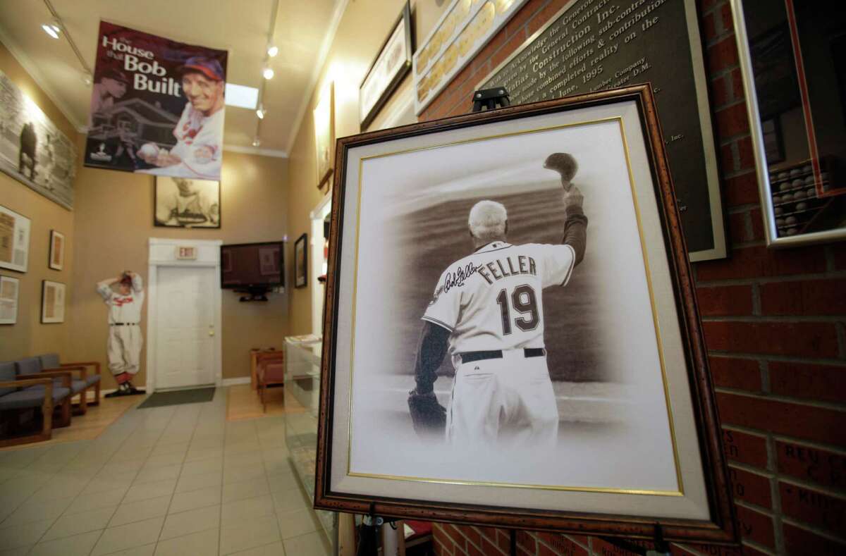 Hall of Fame Pitcher Bob Feller Dies at 92 - The New York Times