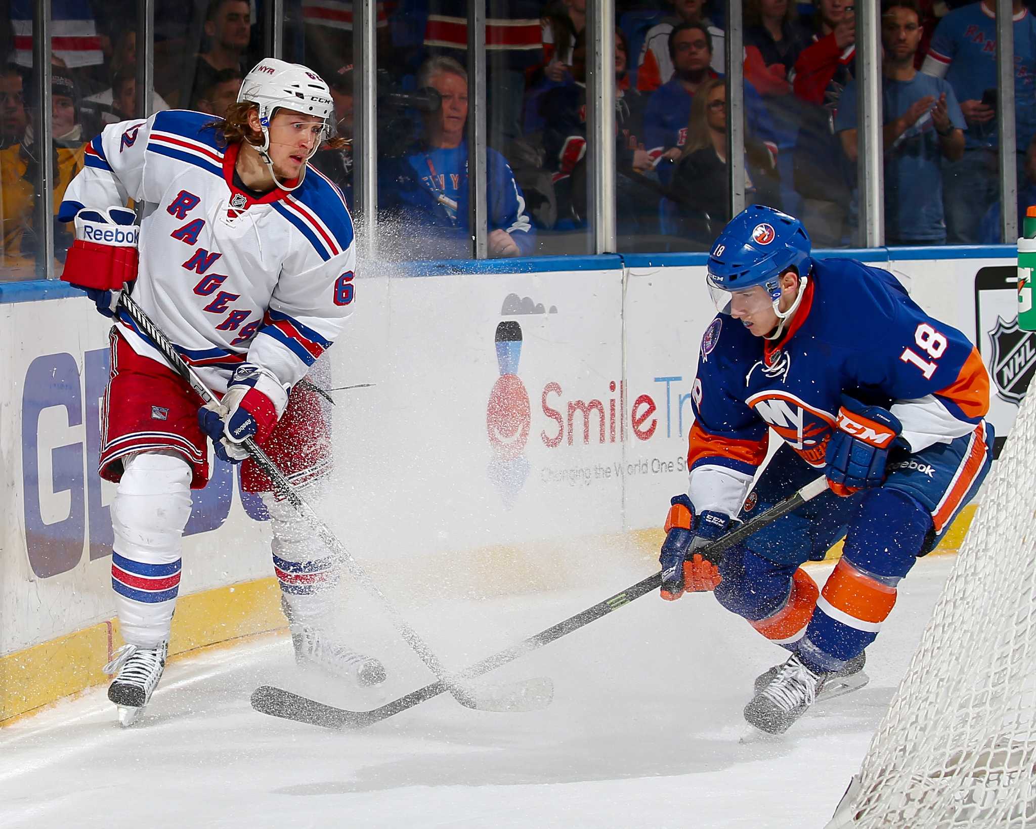 Rangers show resolve in beating Islanders