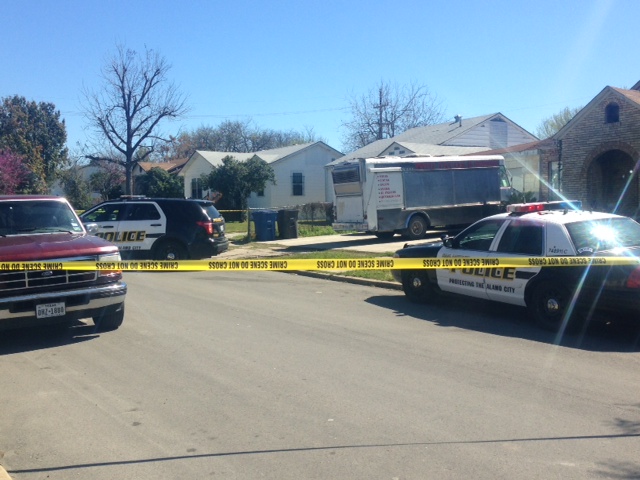 Police searching for gunman after man shot on North Side of San Antonio