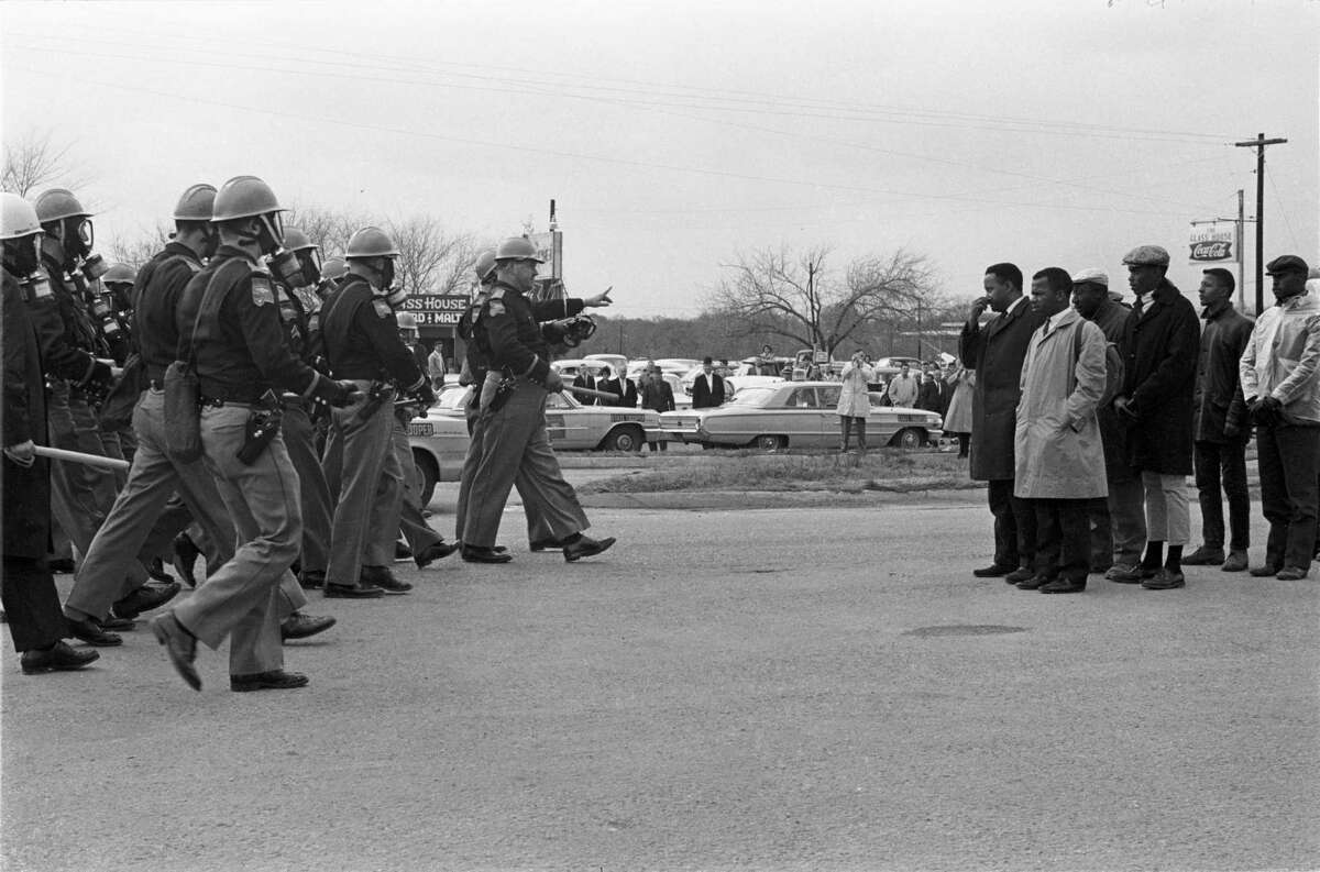 unseen-photos-from-selma-march-revealed-in-new-ut-archive