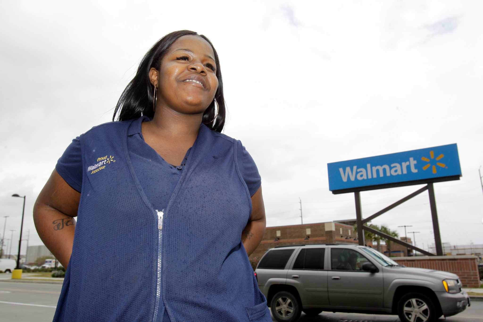 WalMart pay hike news to employees, labor leaders