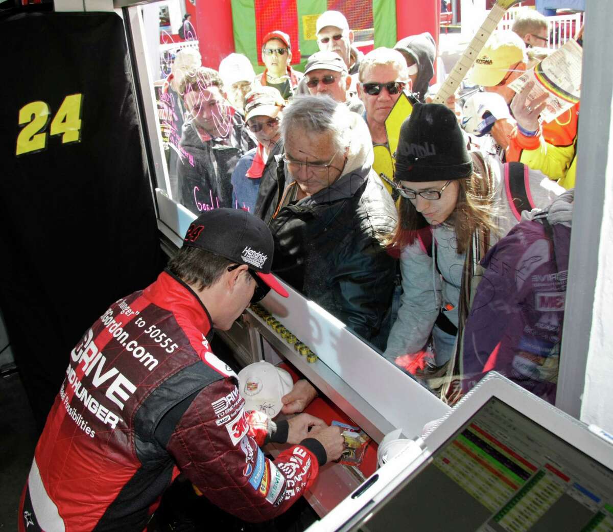 Jeff Gordon, a four-time NASCAR champ, was popular with autograph-seekers prior to his final Daytona 500.