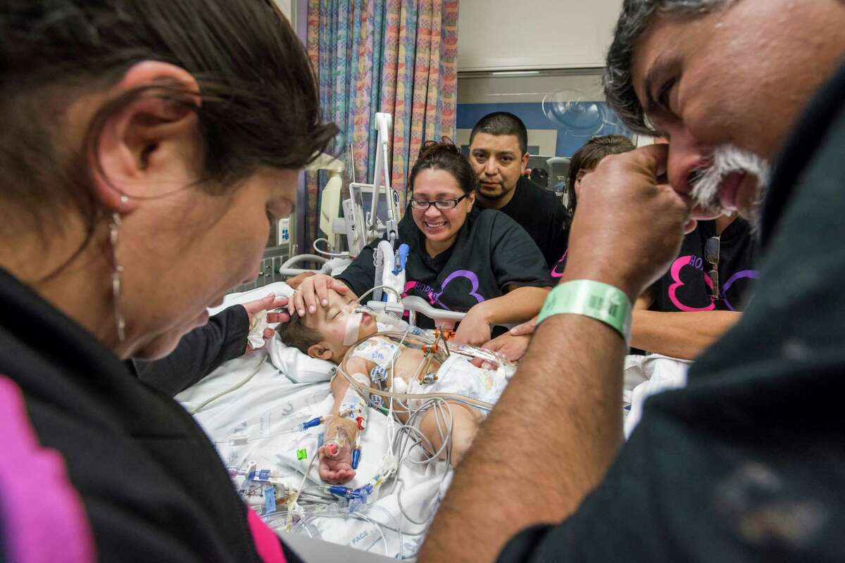 Mata Family sees Knatalye Hope for the first time after separation surgery. Allen Kramer /Texas Children's Hospital