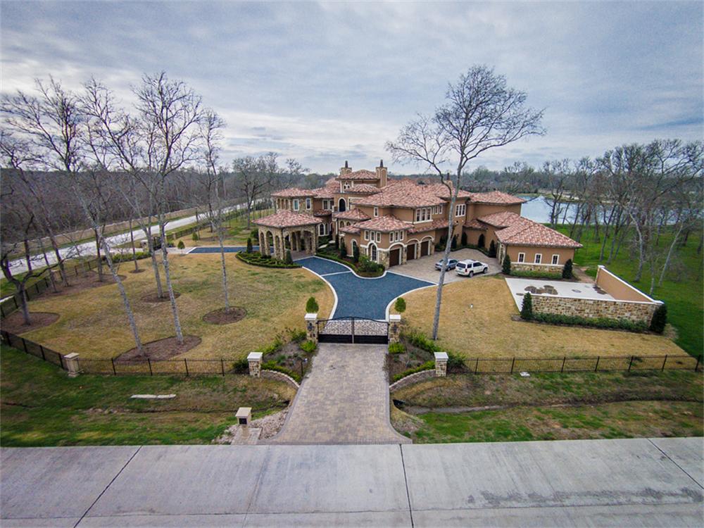 Massive Richmond estate boasts lakefront views