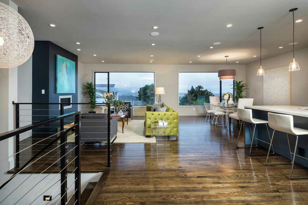 Rebuilt 4bedroom offers commanding views in luxury setting
