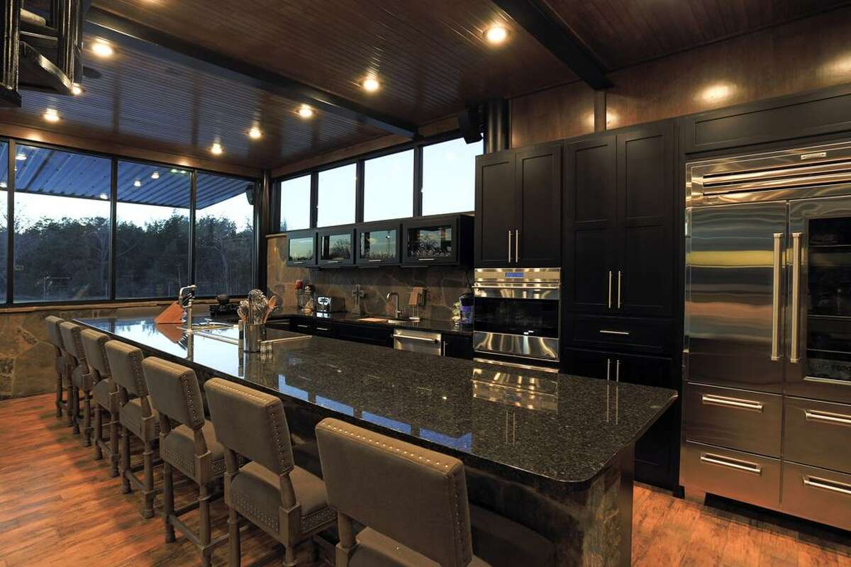 The glass lake house & other country homes in Texas