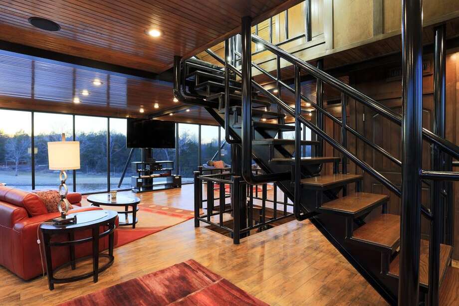 Unique glass lake house in Round Top; steelandglass home in Pottsboro