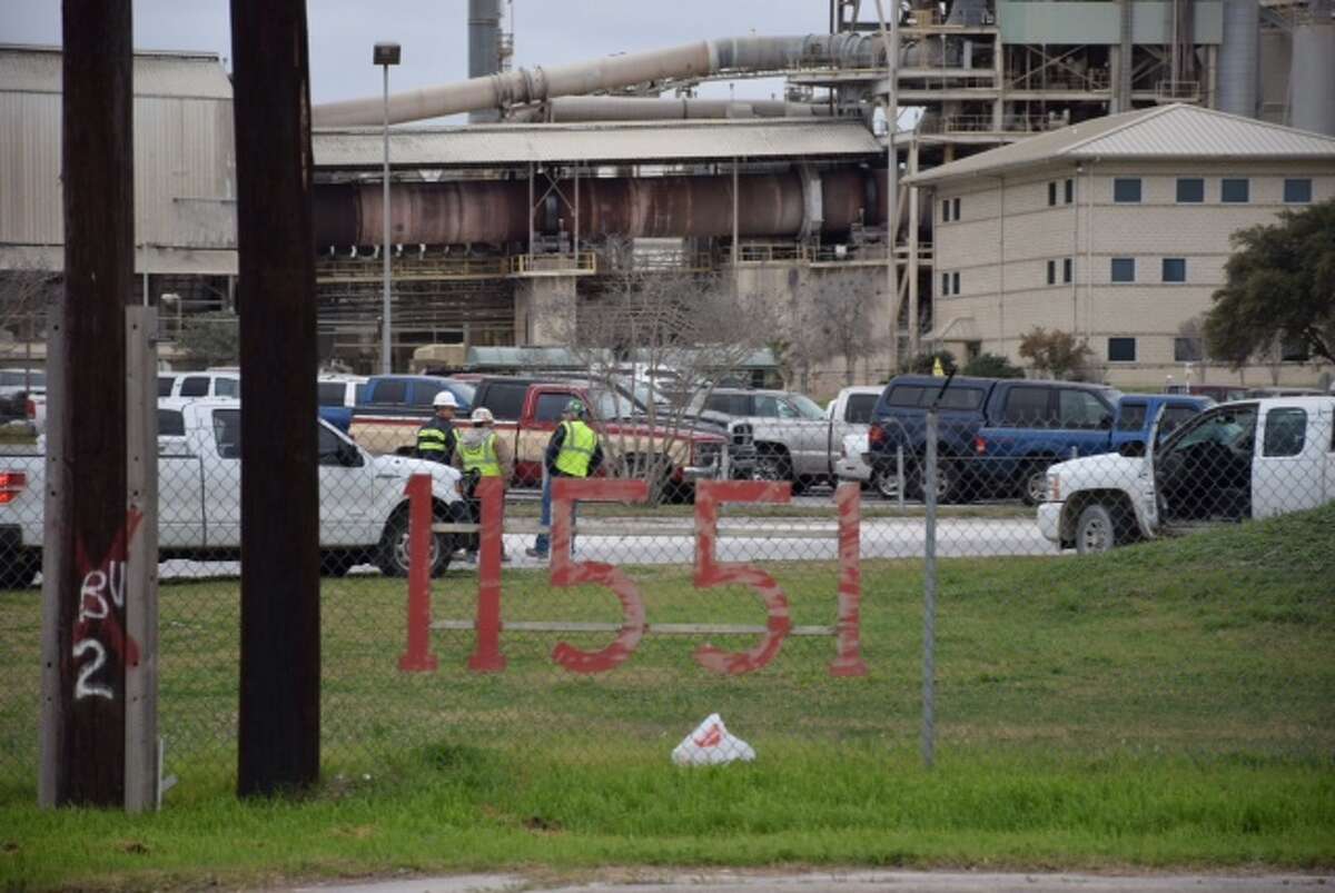 Explosion at cement plant in San Antonio burns 3