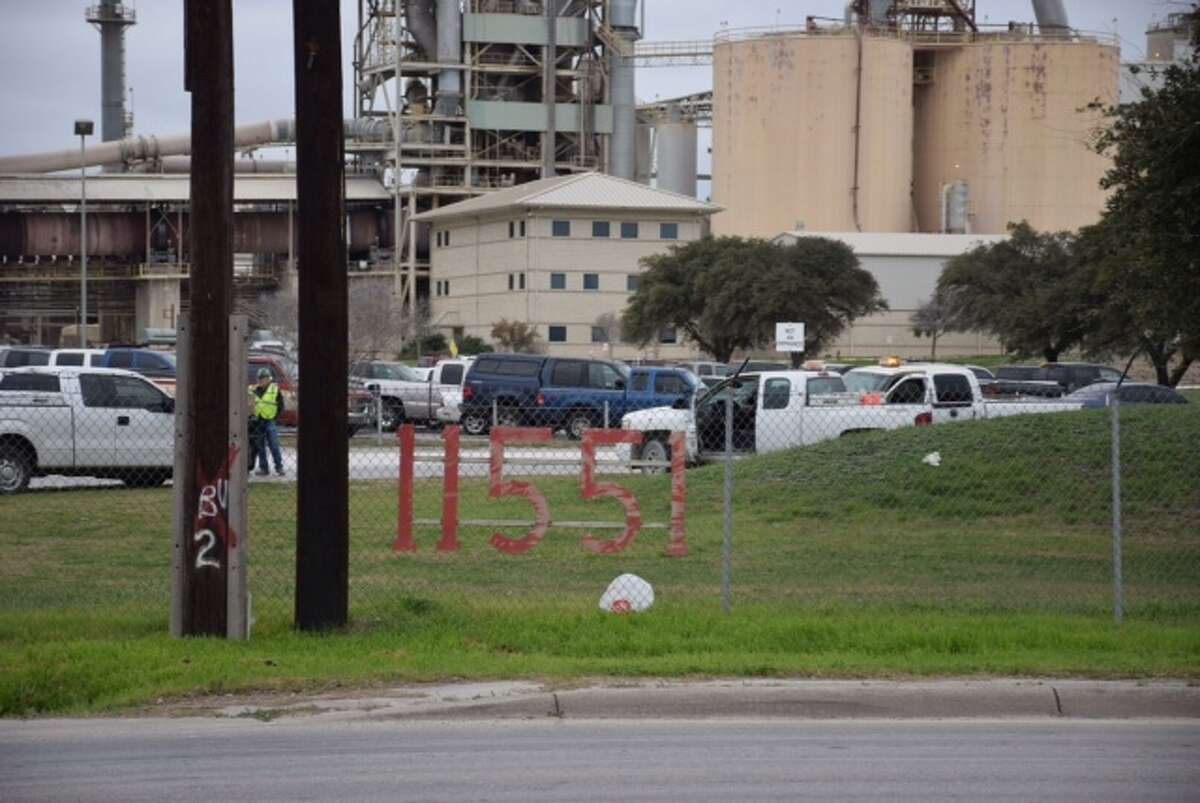 Explosion at cement plant in San Antonio burns 3