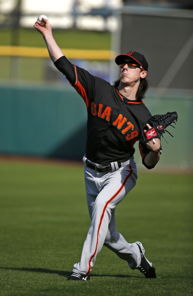 Giants' Lincecum gets good early reviews at spring training