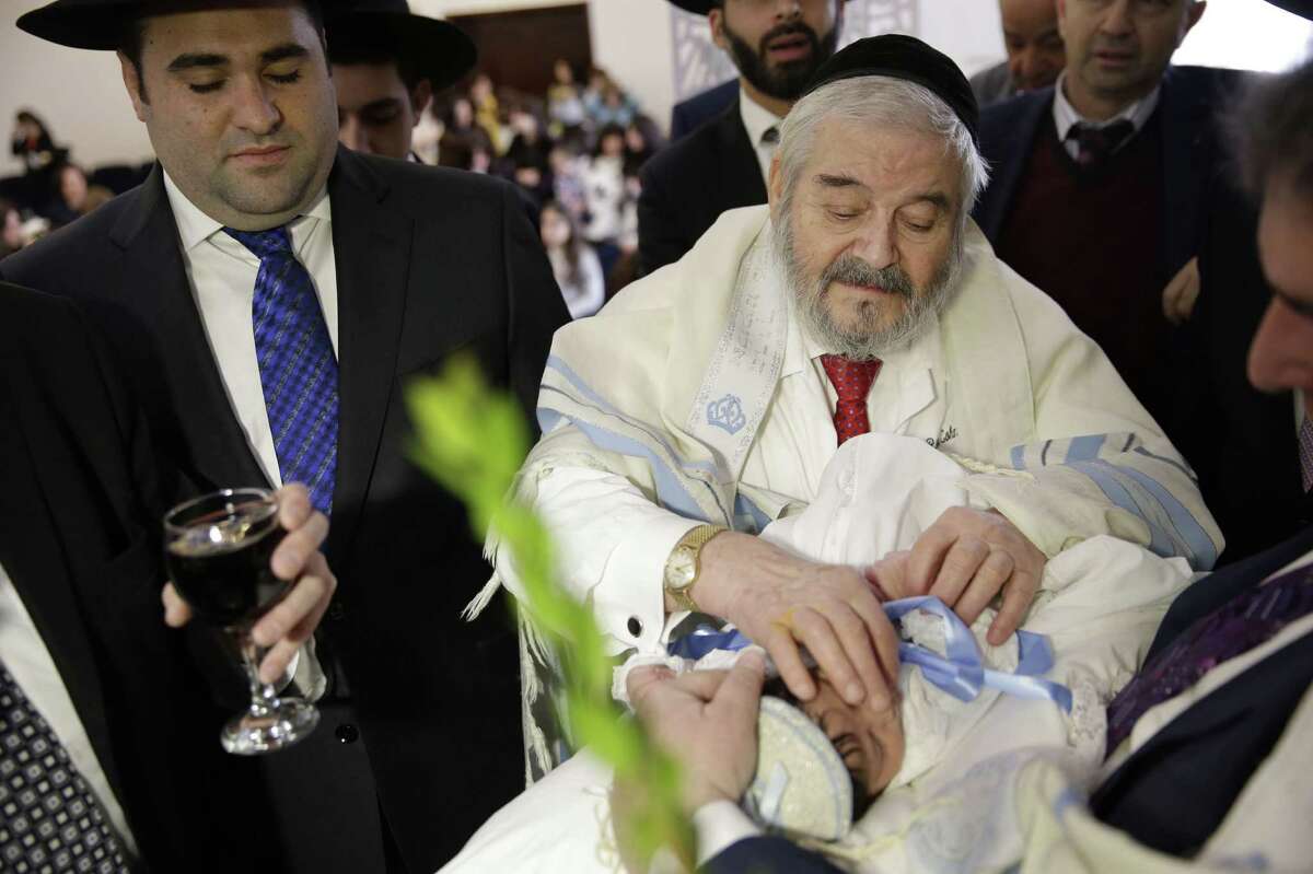 N.Y., Orthodox Jews reach deal on circumcision suction ritual