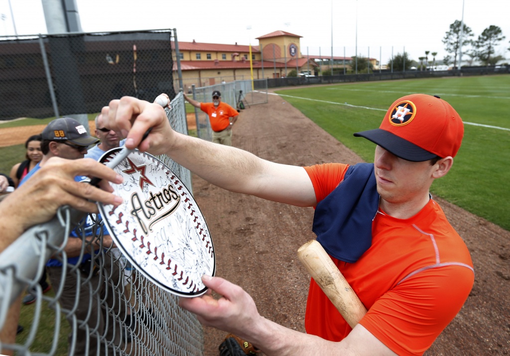 Rangers claim Matt Duffy off waivers from Astros