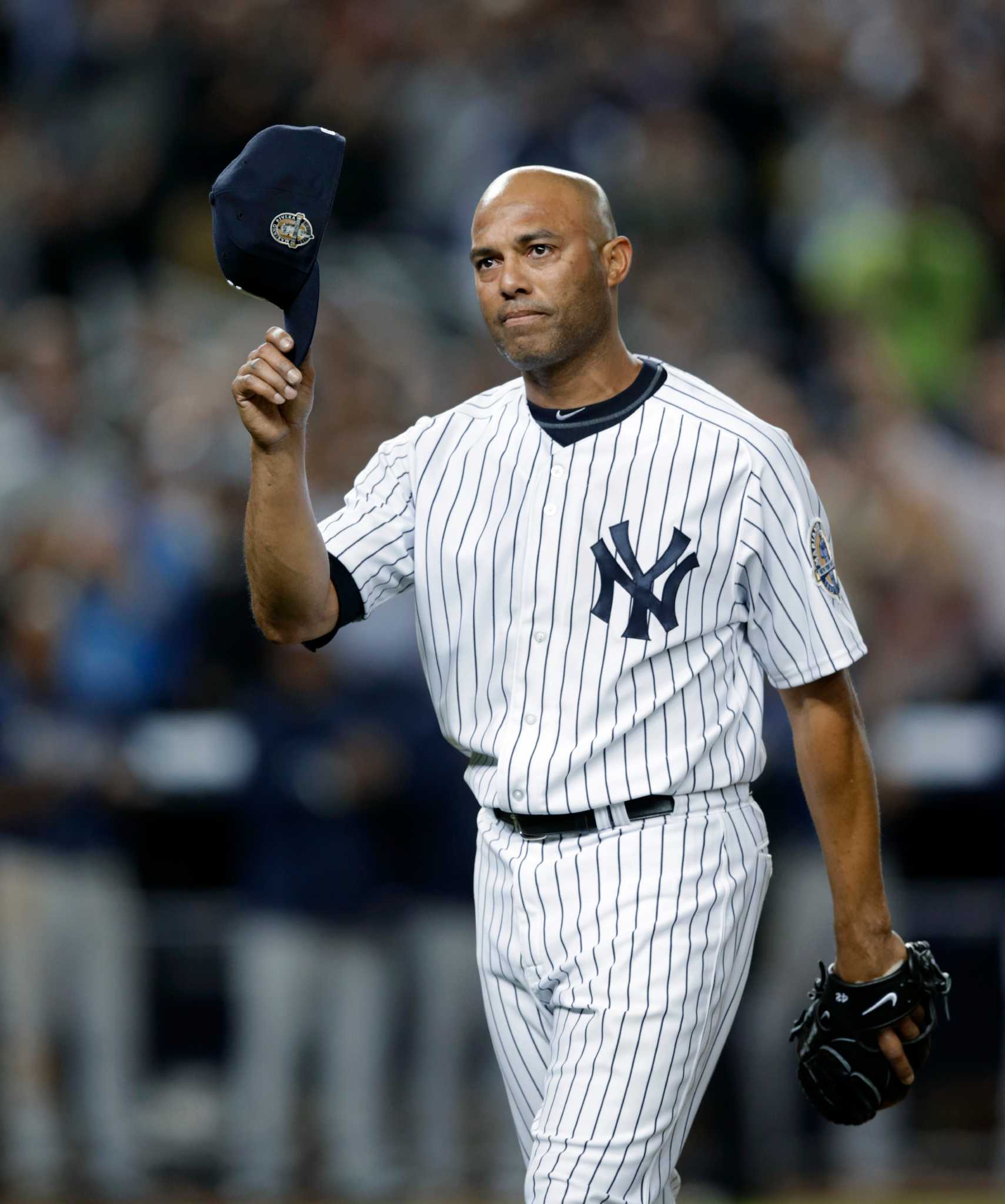 NY YANKEES MARIANO RIVERA DELIVERS HIS FAMOUS CUTTER AT THE STADIUM CLASSIC