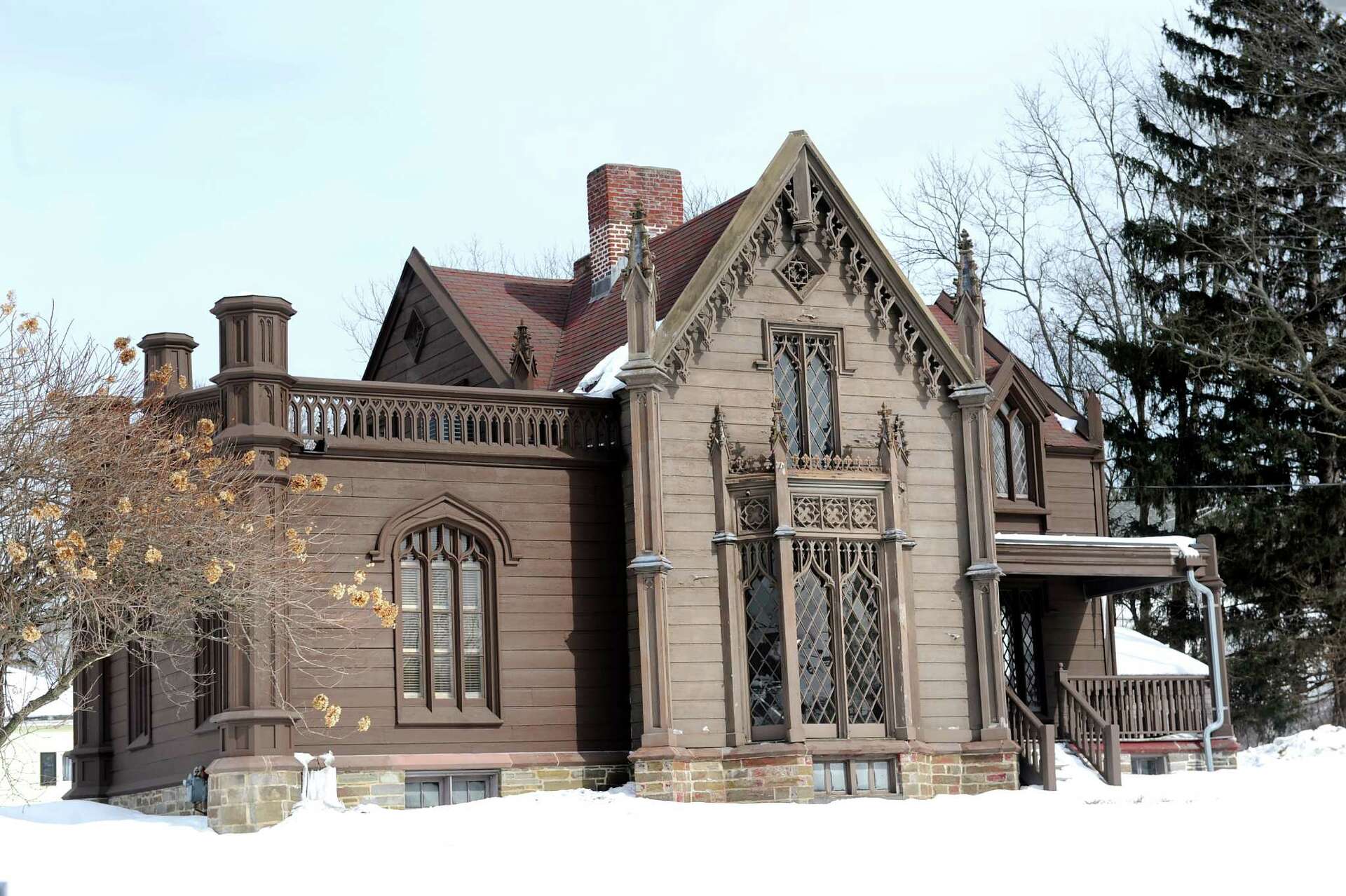 No gargoyles, image size:1920x1278